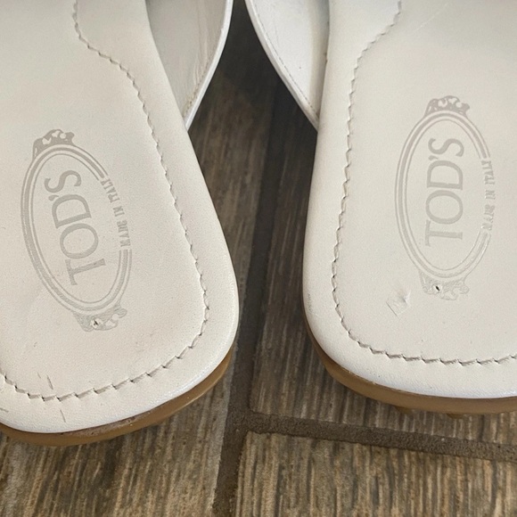 Tod’s Womens White Leather Thong Sandals Size 7.5 Summer Luxury Beach Vacation - Picture 8 of 10